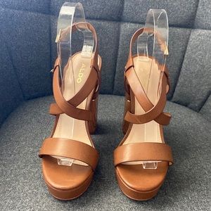 Aldo Dark Tan Platform Wooden Heel Size 7